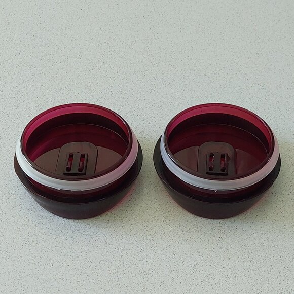 Pair of Vin02Go Insulated Plastic Wine Glasses with Snap Down Lids - Picture 8 of 8